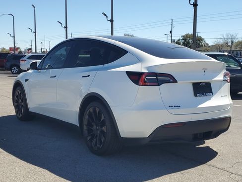 Used 2021 Tesla Model Y Long Range image 5