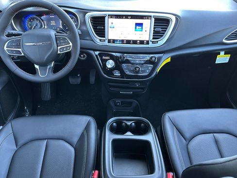 New 2026 Chrysler Voyager LX FWD image 9