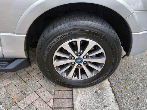 Used 2017 Ford Expedition XLT image 47