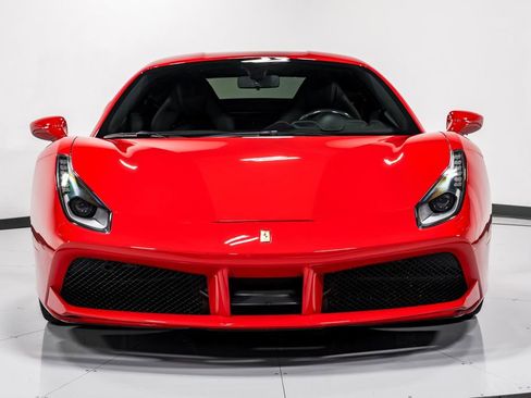 Used 2018 Ferrari 488 GTB image 8