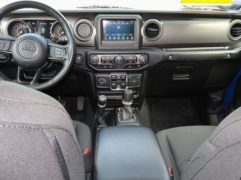 Used 2022 Jeep Gladiator Sport AWD/4WD image 10