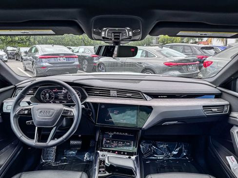 Certified 2023 Audi e-tron Premium Plus w/ Premium Plus Package AWD/4WD image 14