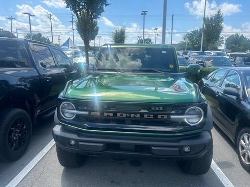 Used 2025 Ford Bronco Outer Banks AWD/4WD image 2