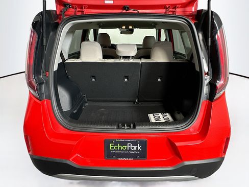 Used 2025 Kia Soul LX w/ LX Technology Package FWD image 28