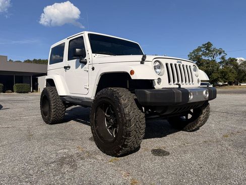 Used 2018 Jeep Wrangler Sahara w/ Dual Top Group AWD/4WD image 7