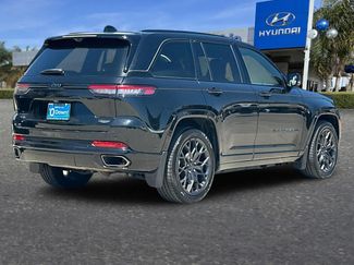 Used 2023 Jeep Grand Cherokee Summit AWD/4WD video 3