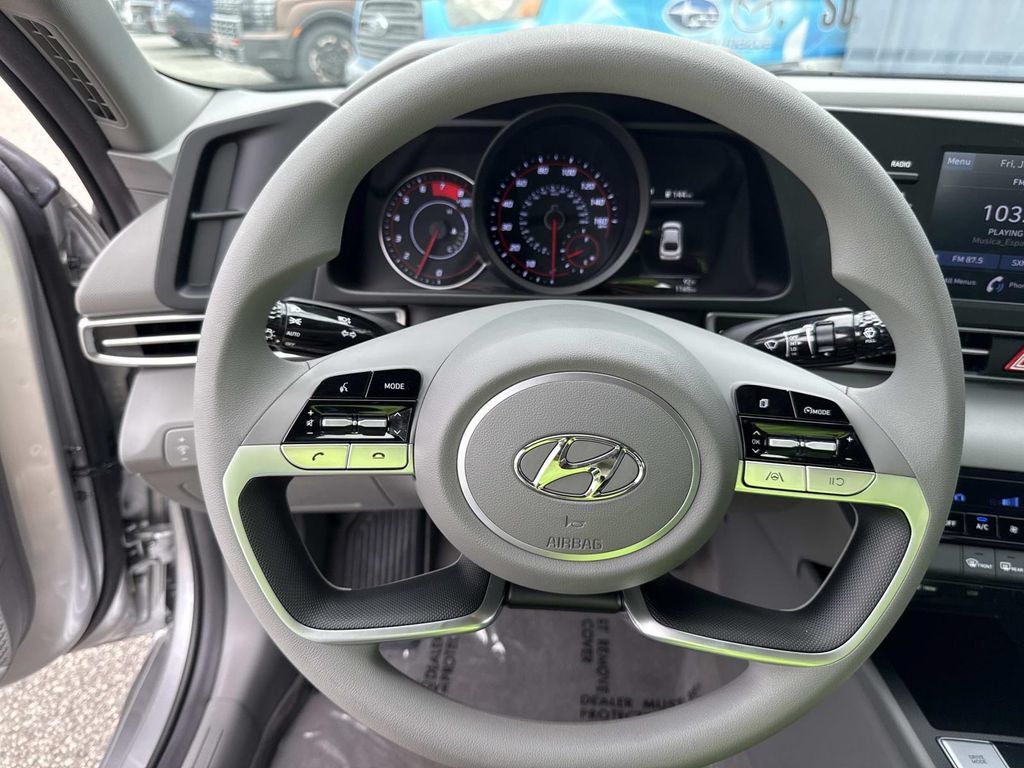 Used 2022 Hyundai Elantra SEL FWD image 38