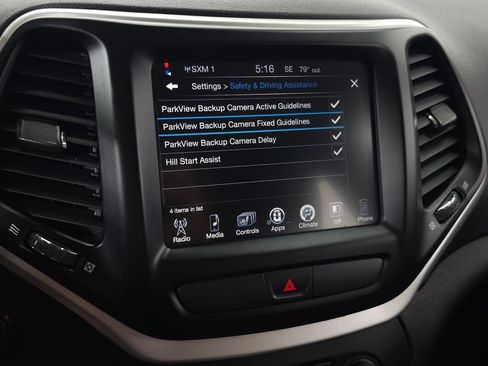 Used 2018 Jeep Cherokee Latitude Plus w/ Cold Weather Group AWD/4WD image 24