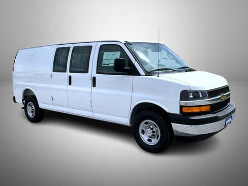 New 2026 Chevrolet Express 3500 Extended RWD image 3