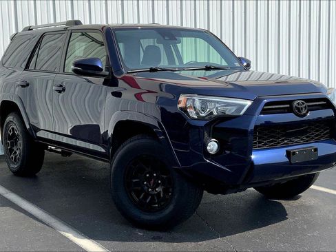 Used 2020 Toyota 4Runner SR5 Premium image 2