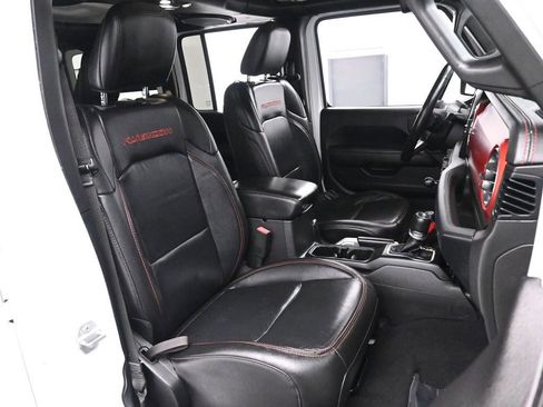 Used 2019 Jeep Wrangler Unlimited Rubicon AWD/4WD image 23