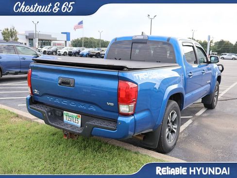 Used 2017 Toyota Tacoma TRD Sport AWD/4WD image 22