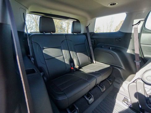 Used 2023 GMC Acadia SLT w/ Elevation Edition image 37