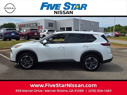 Used 2025 Nissan Rogue SV AWD/4WD image 4