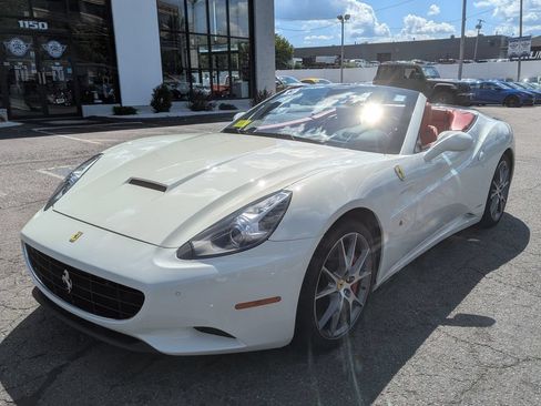 Used 2013 Ferrari California RWD image 11