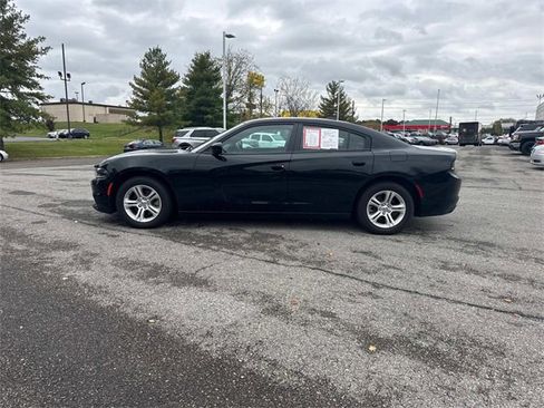 Used 2023 Dodge Charger SXT image 9