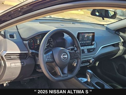 Used 2025 Nissan Altima 2.5 S FWD image 13