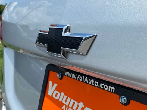 Used 2021 Chevrolet Equinox LS FWD image 11