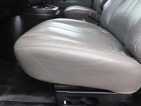 Used 2022 Chevrolet Express 2500 w/ Driver Convenience Package RWD image 16