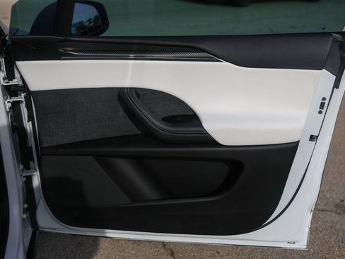 Used 2022 Tesla Model X Plaid image 29