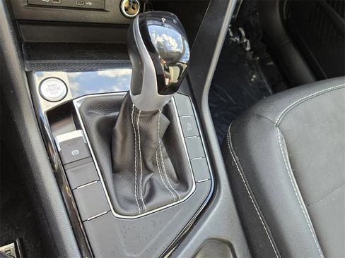 Certified 2024 Volkswagen Taos SE image 21