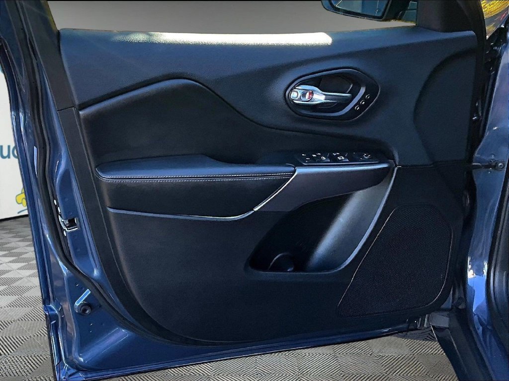 Used 2019 Jeep Cherokee Limited AWD/4WD image 9