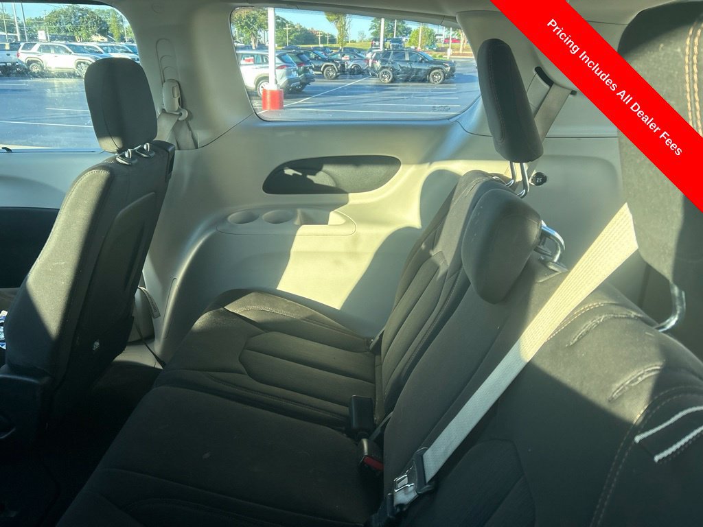 Used 2018 Chrysler Pacifica Touring Plus w/ Tire & Wheel Group FWD image 9