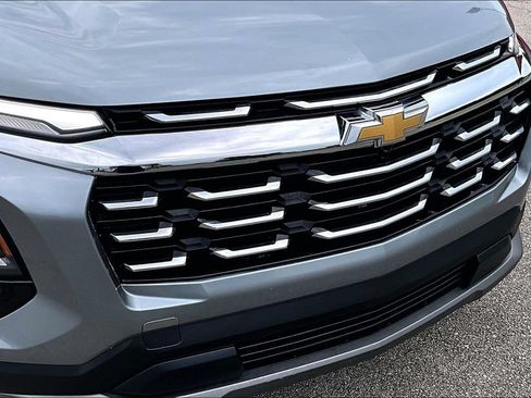 Used 2025 Chevrolet Equinox LT FWD image 29