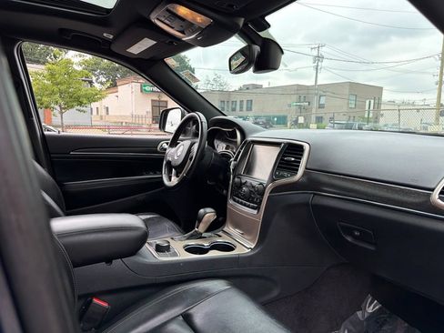 Used 2017 Jeep Grand Cherokee Limited AWD/4WD image 14