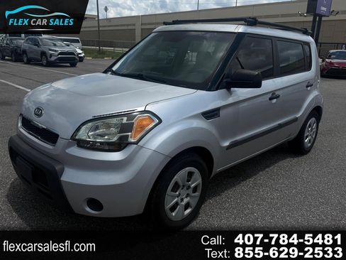 Used 2011 Kia Soul FWD image 1