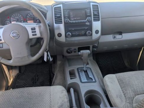 Used 2015 Nissan Frontier SV image 21