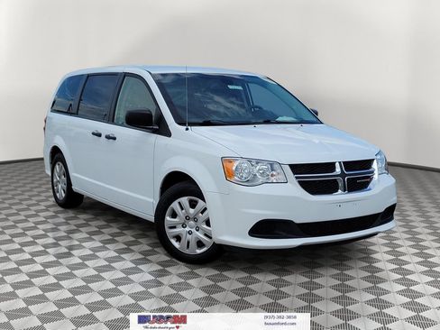Used 2019 Dodge Grand Caravan SE w/ UConnect Hands-Free Group FWD image 1