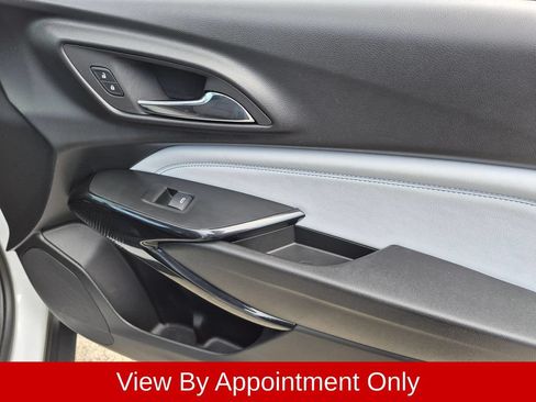 Used 2025 Chevrolet Trax LT w/ LT Convenience Package FWD image 32