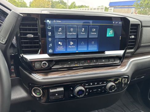 Used 2024 Chevrolet Silverado 1500 RST image 18