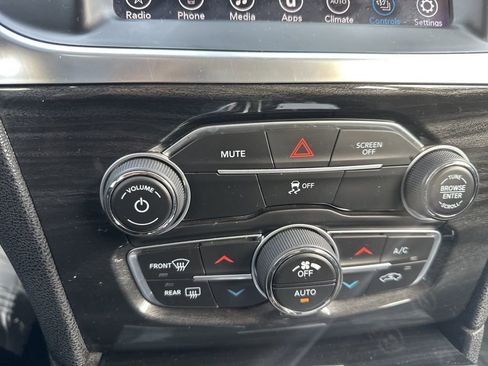 Used 2017 Chrysler 300 Limited image 16