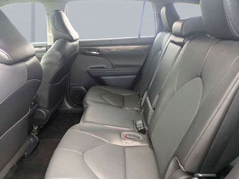 Used 2023 Toyota Highlander Limited FWD image 14