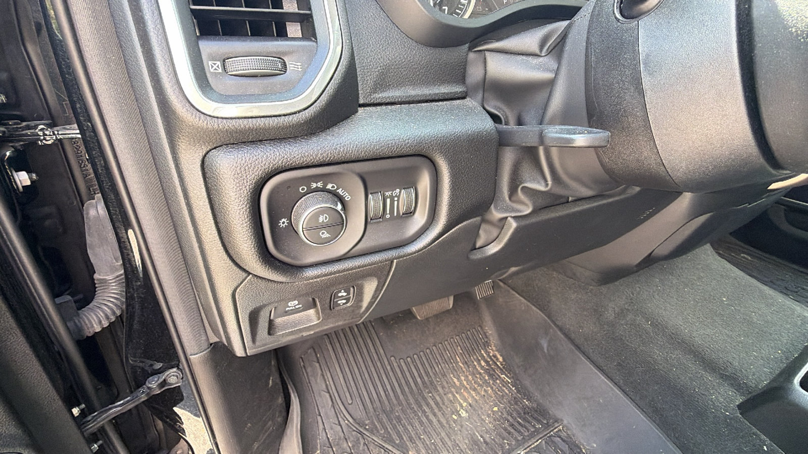 Used 2022 RAM 1500 Laramie RWD image 26