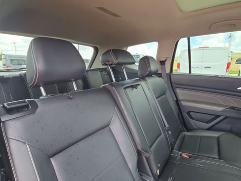 Used 2023 Volkswagen Atlas SEL R-Line AWD/4WD image 31