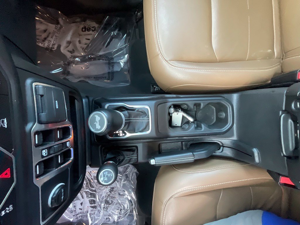 Used 2023 Jeep Wrangler Unlimited Sahara w/ Cold Weather Group AWD/4WD image 21
