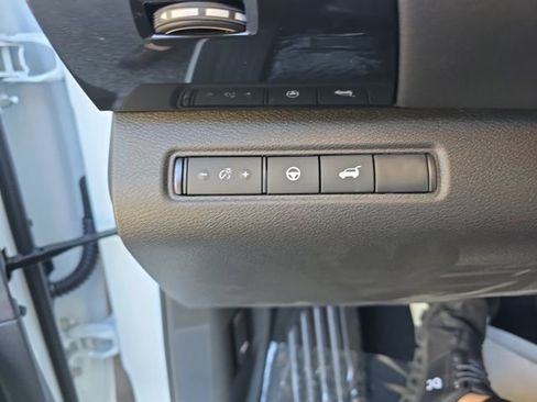 New 2025 Nissan Pathfinder SV w/ Black Appearance Package image 31