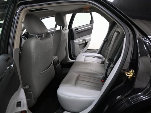 Used 2006 Chrysler 300 C w/ Sound Group II image 23