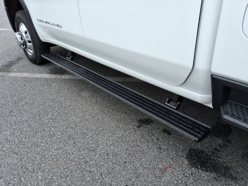 Used 2025 GMC Sierra 3500 Denali Ultimate AWD/4WD image 12