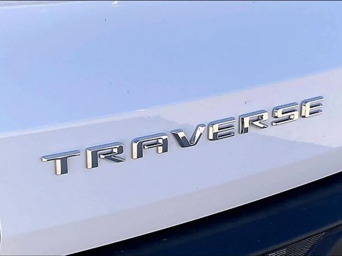 Certified 2025 Chevrolet Traverse LT image 11
