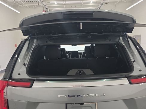 Used 2026 GMC Yukon Denali w/ Sun & Power Step Package image 15