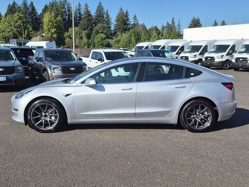 Used 2018 Tesla Model 3 Long Range RWD image 2