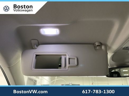 New 2026 Volkswagen Taos SE image 24