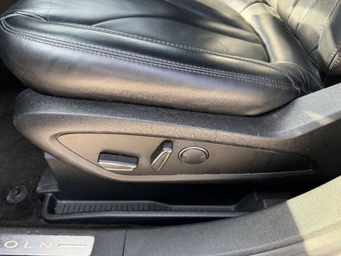 Used 2018 Lincoln MKX Select w/ Select Plus Package AWD/4WD image 16