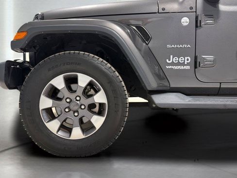 Used 2019 Jeep Wrangler Unlimited Sahara w/ Cold Weather Group AWD/4WD image 9