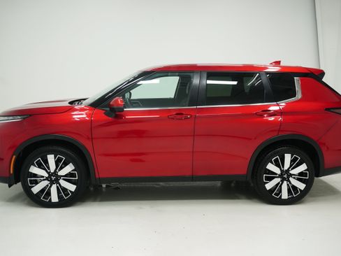 Used 2025 Mitsubishi Outlander SE FWD image 7