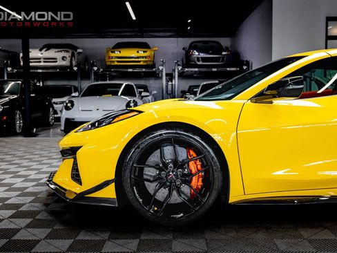 Used 2025 Chevrolet Corvette Z06 w/ Battery Protection Package RWD image 9